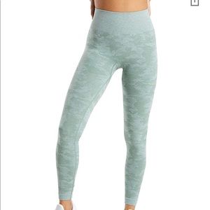 Green camo seamless leggings